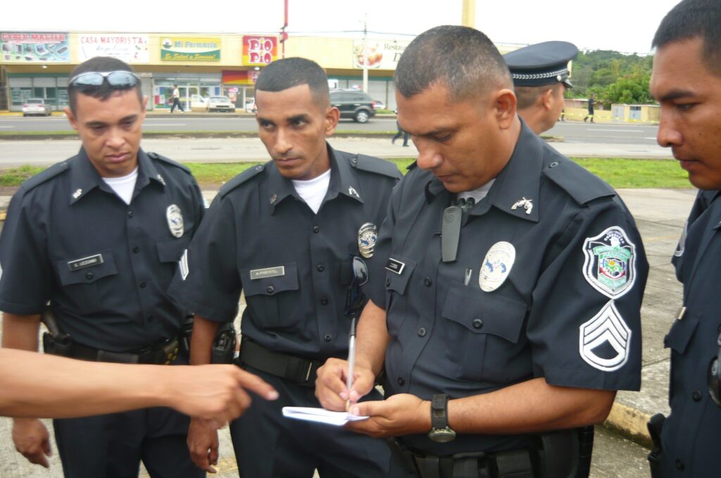 Panamanian Police Uniforms1