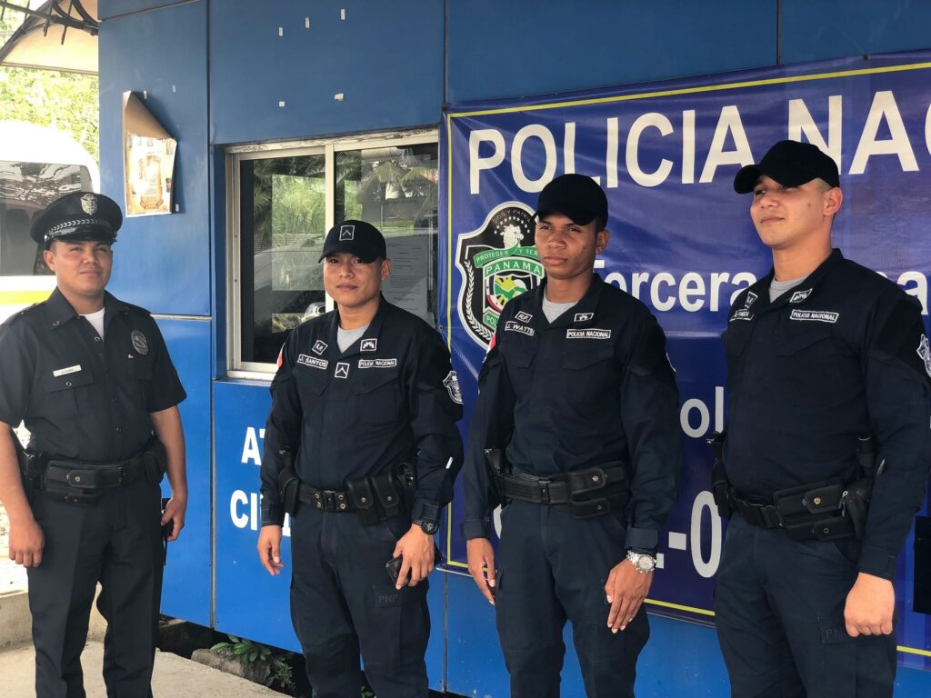 Panamanian Police Uniforms2