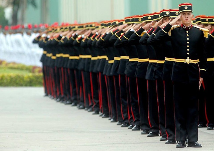 What Do Peruvian Military Uniforms Look Like15