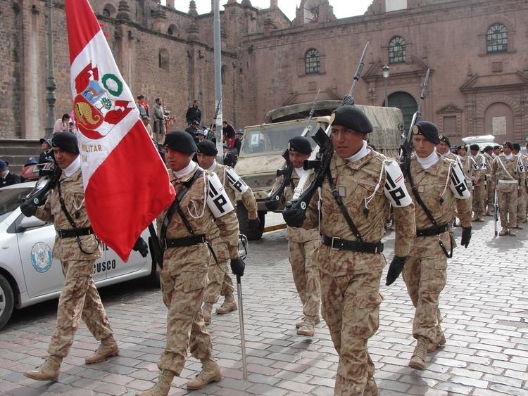 What Do Peruvian Military Uniforms Look Like7