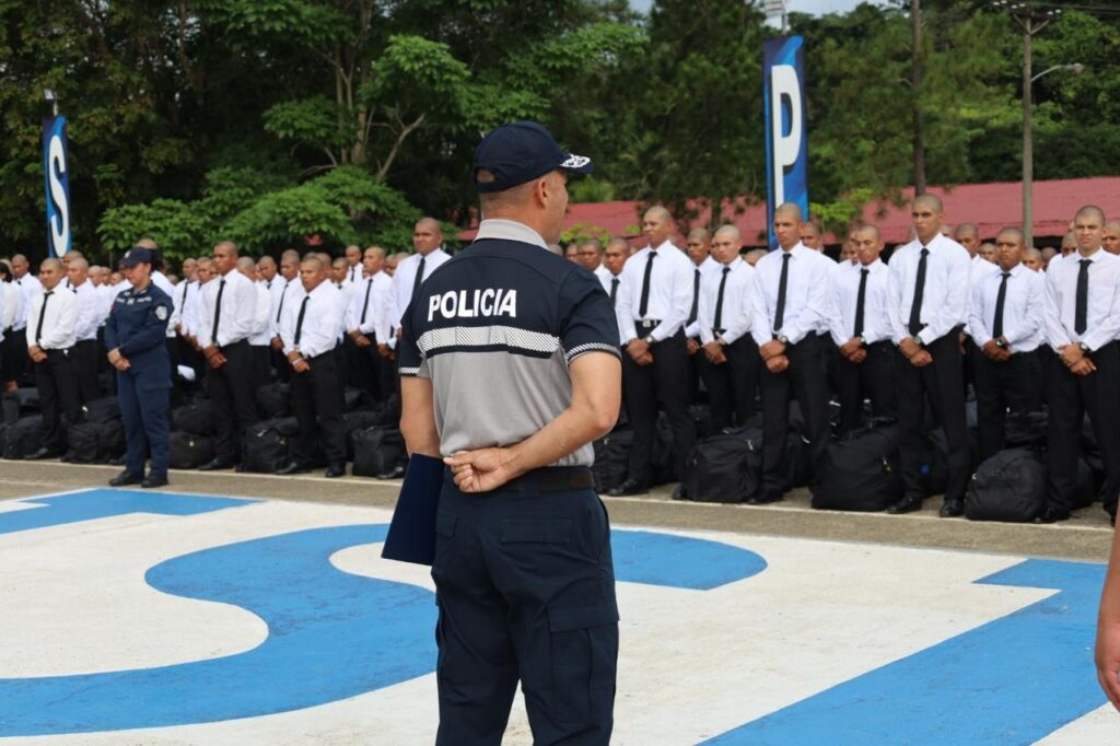 panama police ceremonial uniform1