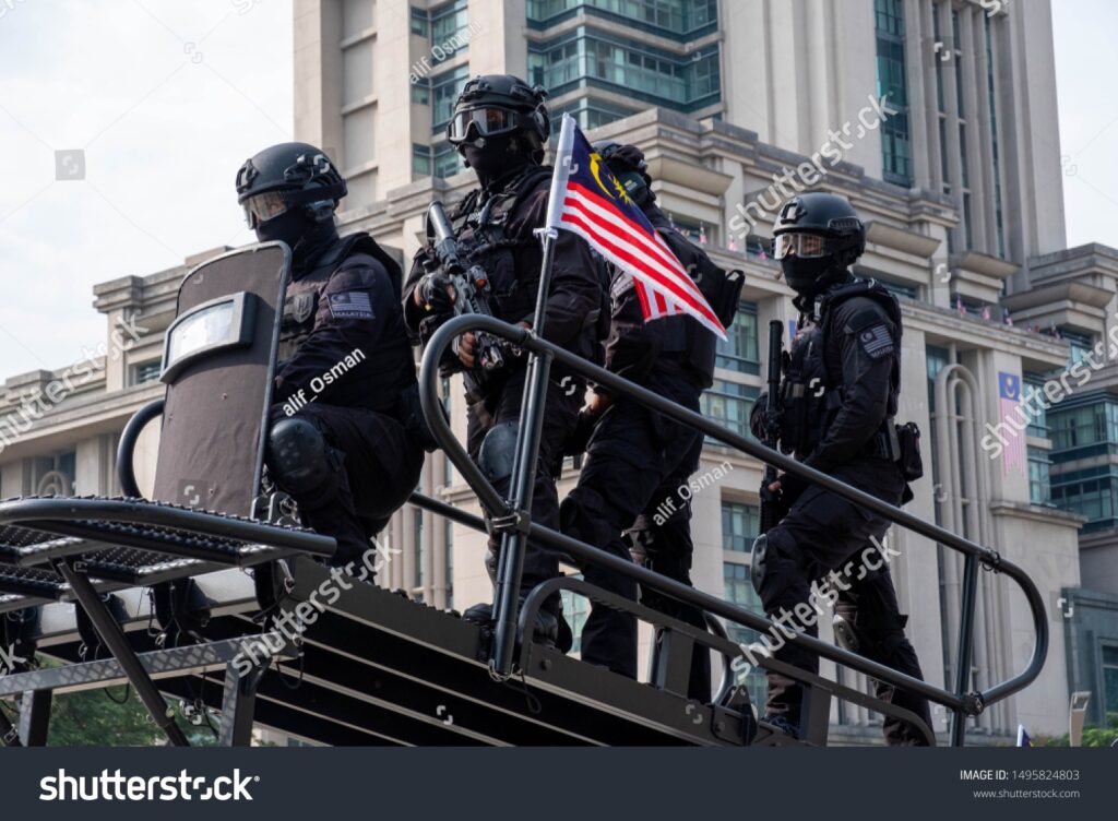 Malaysian Police Uniforms6