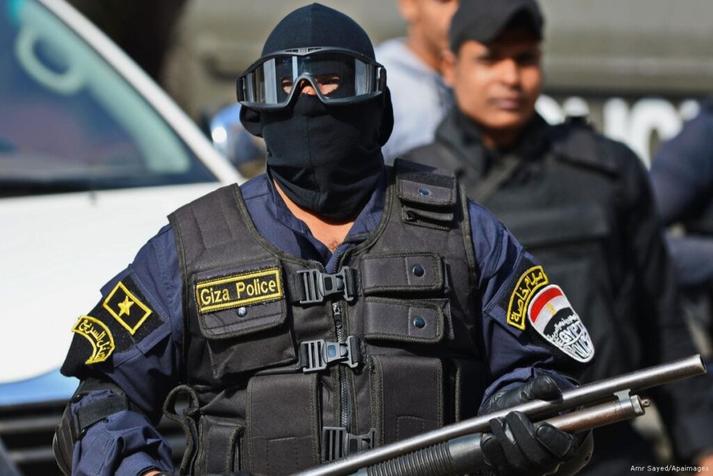 Egyptian Police Uniform3