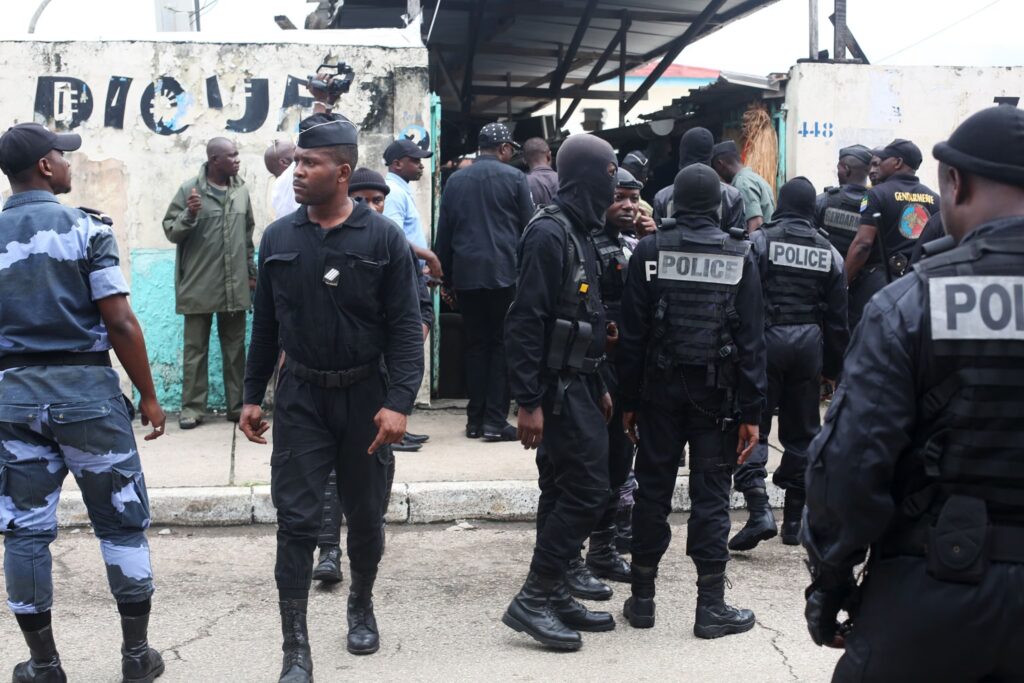 Gabonese police uniform5